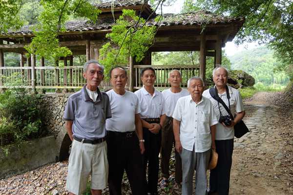 加州村杨家源--济源桥（合影） 2014.7.23.JPG